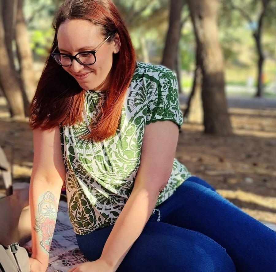 A bright photo of Rebecca outdoors in nature.